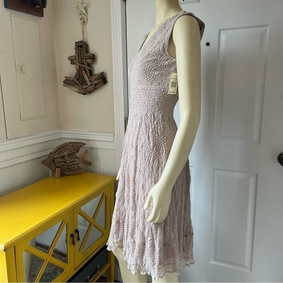 NWT Rabbit Rabbit Rabbit Beige Lace V Neck Fit & Flare Sleeveless Dress S - Picture 3 of 12